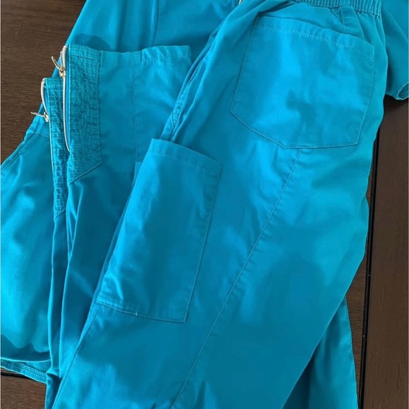 Teal Jaanuu XS Zippered Scrub Set - Picture 2 of 3